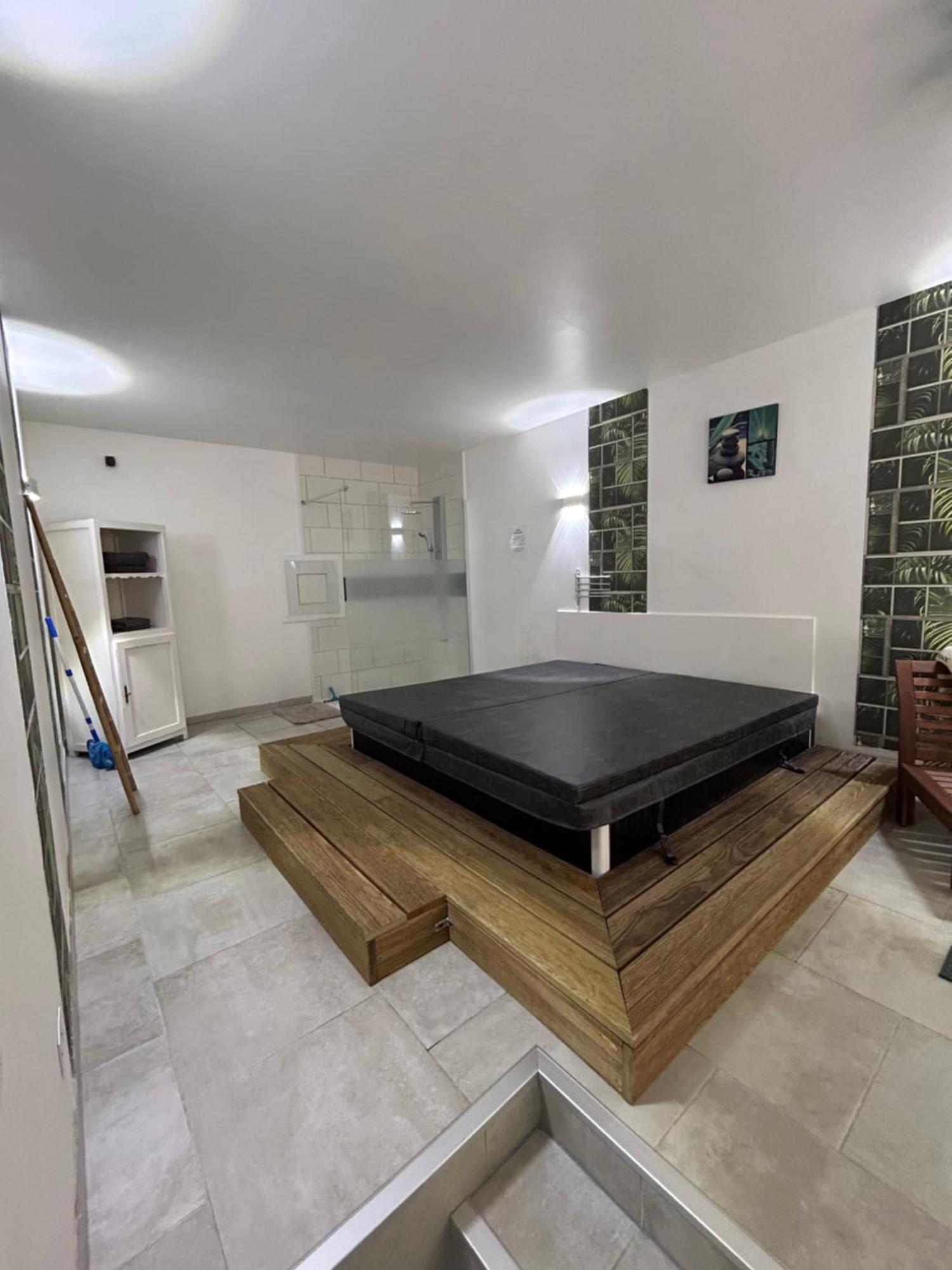 Loft And Spa Les Preaux Εξωτερικό φωτογραφία